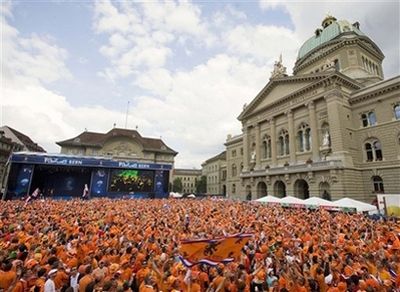 «Помаранчеві» гучно відзначили вихід до 1/4 фіналу Євро-2008 (фото)