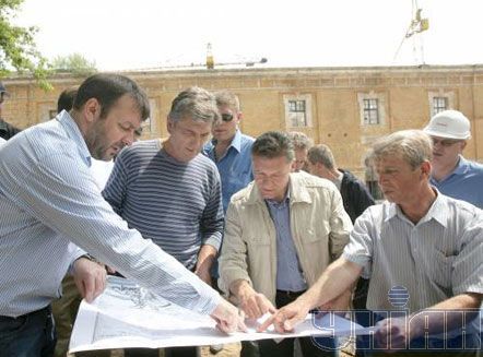 Ющенко на субботнике (6 фото)