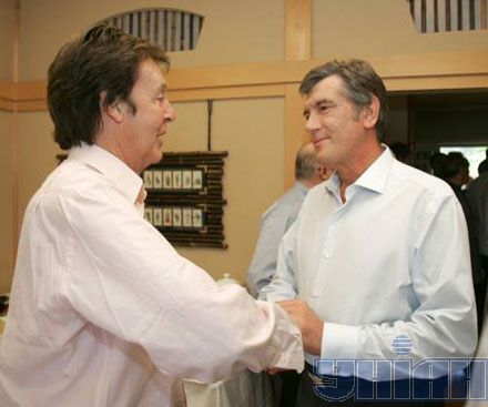 Ющенко подарил Полу Маккартни сорочку (фоторепортаж)