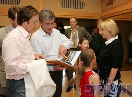 Ющенко подарил Полу Маккартни сорочку (фоторепортаж)