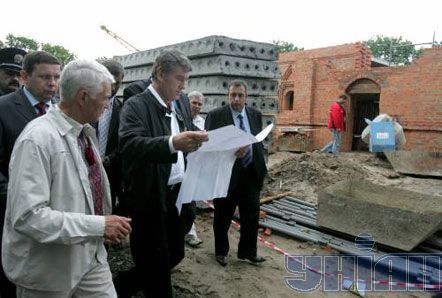 Ющенко и Плющ в Батурине (фото)