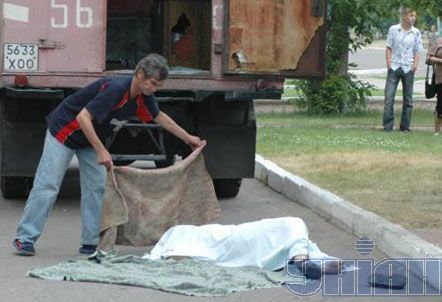 Злодій розбився насмерть, впавши з будинку (фоторепортаж)