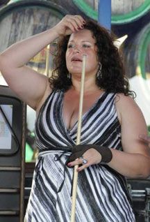 Руслана Писанка грає в більярд (фото)