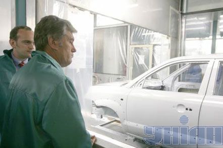 Ющенко, Порошенко и автозавод (7 фото)