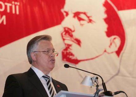 На трибуне первый секретарь КПУ Петр Симоненко