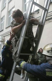 Працівники КМДА рятуються через вікна від пожежі (фото)