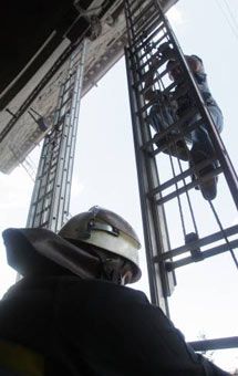 Працівники КМДА рятуються через вікна від пожежі (фото)