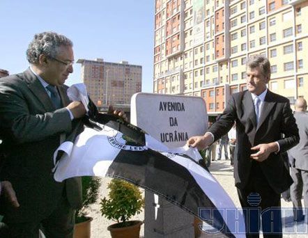 Президент України Віктор Ющенко на церемонії відкриття вулиці України в Лісабоні на честь українських громадян, які зробили свій внесок у розбудову португальської столиці