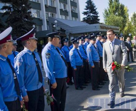 Луценко 'строит' запорожскую милицию (фото)