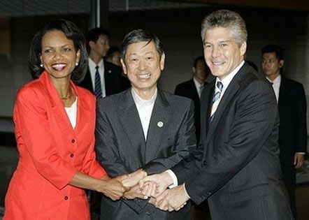 Красный костюм Кондолиззы Райс понравился коллегам (фото)