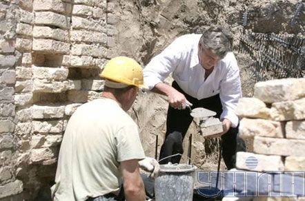 Ющенко, как всегда, работал на 'Мистецькому Арсеналі' (5 фото)