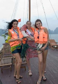 Мисс Казахстан Альфина Насырова, мисс Россия Вера Красова и мисс Украина Элеонора Масалаб