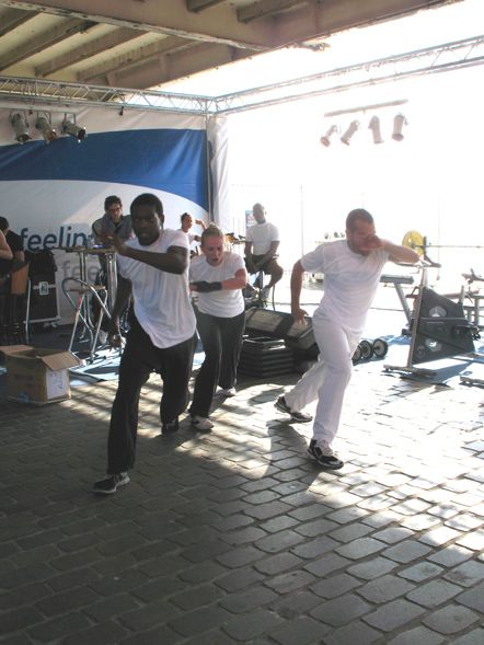 Танцы в фитнесс-центре