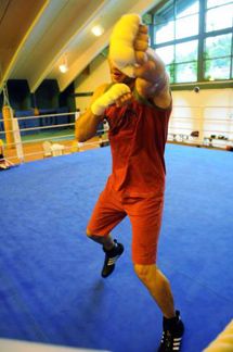 Володимир Кличко на тренуванні та медичному огляді (10 фото)