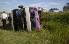 У Криму перекинувся туристичний автобус з 28 пасажирами (фото)