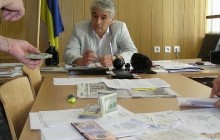 Міліція знайшла повні сейфи грошей