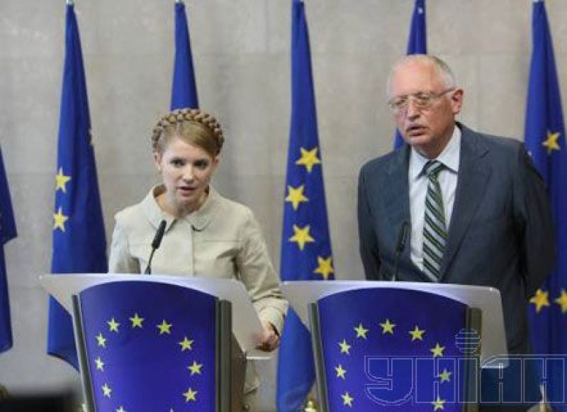 Юлия Тимошенко и вице-президент Европейской комиссии Гюнтер Ферхойген на пресс-конференции в Брюсселе