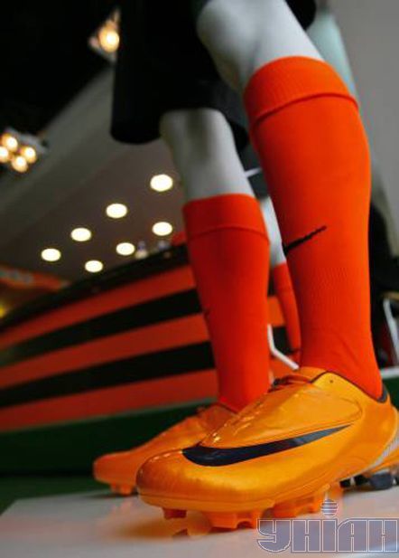 Нова форма команди 'Шахтар' буде оранжевою і білою (фото)