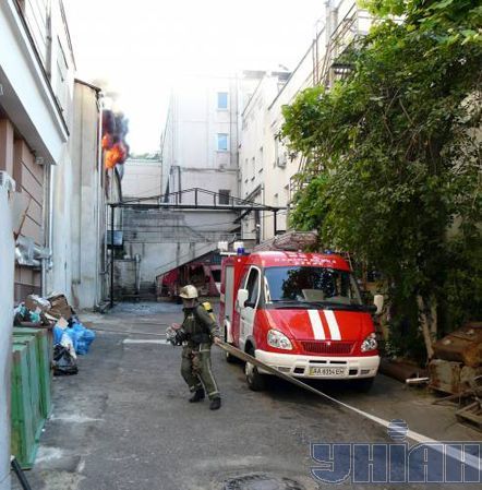 Пожар на складах швейной фабрике “Юность” (фоторепортаж)