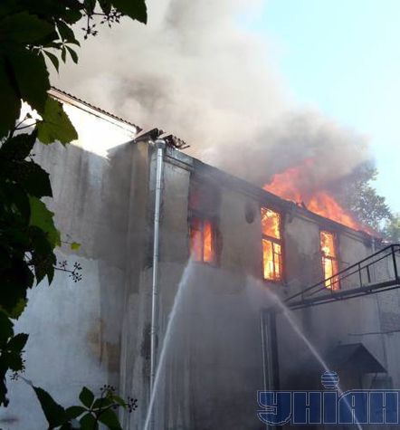 Пожар на складах швейной фабрике “Юность” (фоторепортаж)