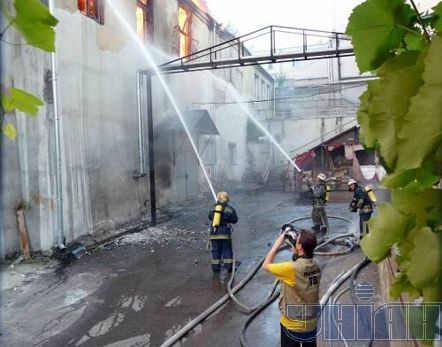 Пожар на складах швейной фабрике “Юность” (фоторепортаж)