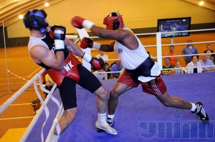 Володимир Кличко готується до бою з Томпсоном (7 фото)