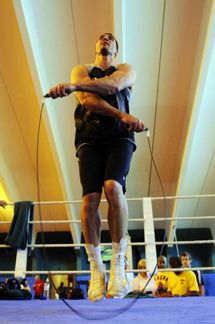 Володимир Кличко готується до бою з Томпсоном (7 фото)