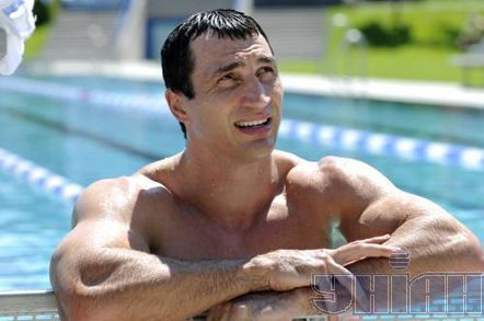 Володимир Кличко готується до бою з Томпсоном (7 фото)