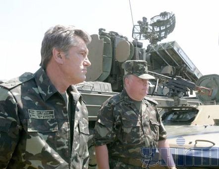 Ющенко испытал в действии автоматический гранатомет (добавлены фото)