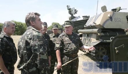 Ющенко испытал в действии автоматический гранатомет (добавлены фото)