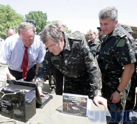 Ющенко испытал в действии автоматический гранатомет (добавлены фото)