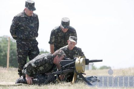 Ющенко испытал в действии автоматический гранатомет (добавлены фото)