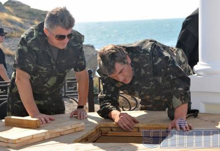 Ющенко, Богатырева, Ехануров на о.Змеиный (фоторепортаж)