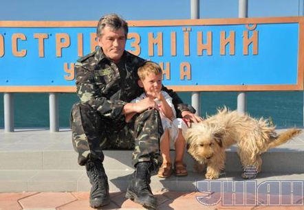 Ющенко, Богатырева, Ехануров на о.Змеиный (фоторепортаж)