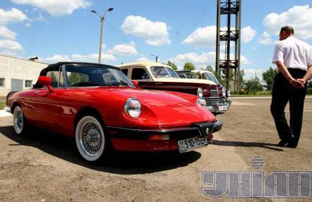 Ретро-автомобили в музее частной спецфабрики (фото)