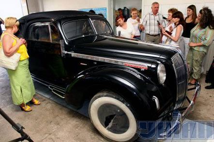 Ретро-автомобили в музее частной спецфабрики (фото)