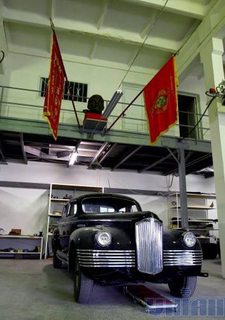 Ретро-автомобили в музее частной спецфабрики (фото)