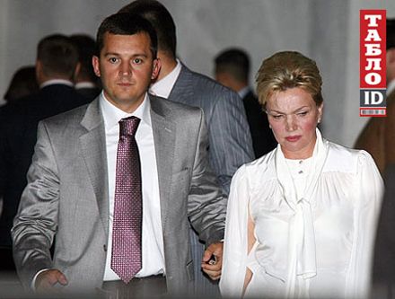 Януковичу подарили натюрморт и «что-то очень личное» (фоторепортаж)