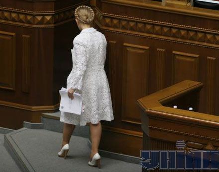 Накануне рассмотрения вопроса о недоверии правительству регионалы старательно готовили прессу к тому, что Тимошенко непременно уйдет