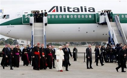 Папа Римский прибыл в Австралию извиняться за педофилов (фото)