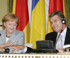 Виктор Ющенко и Ангела Меркель во время пресс-конференции. Киев, 21 июля