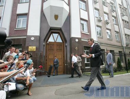 Ющенко забезпечив 'пунктуальну присутність' у ГПУ (фоторепортаж)