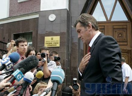 Ющенко забезпечив 'пунктуальну присутність' у ГПУ (фоторепортаж)