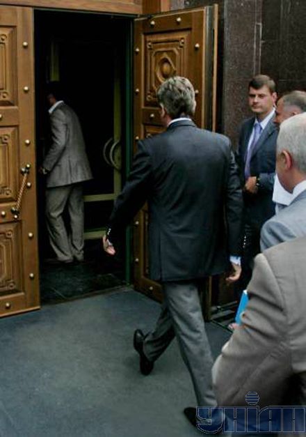 Ющенко забезпечив 'пунктуальну присутність' у ГПУ (фоторепортаж)