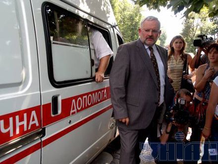 Кернеса взяли у 'швидкій' і повезли в Київ на допит (додані фото)