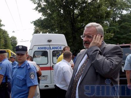 Кернеса взяли у 'швидкій' і повезли в Київ на допит (додані фото)
