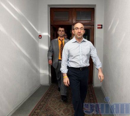 Кернеса допитують у МВС (фоторепортаж)