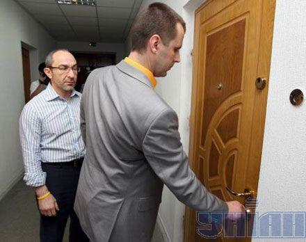 Кернеса допитують у МВС (фоторепортаж)