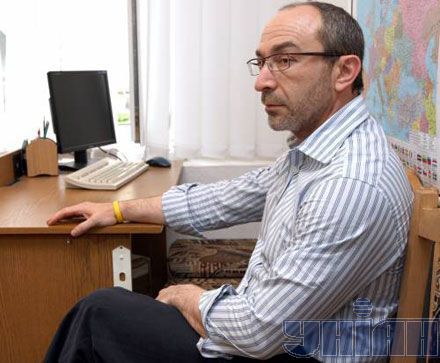 Кернеса допитують у МВС (фоторепортаж)