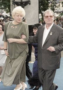 ... з дружиною